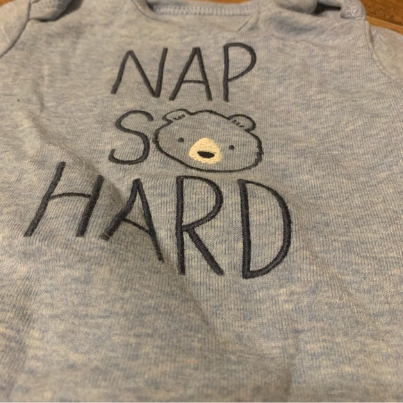 3-6 month Carter’s pyjama set - Picture 2 of 4